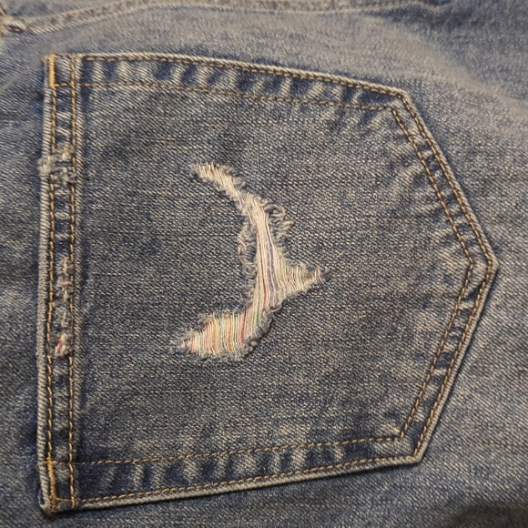 NWT* Hidden Light Wash Distressed Bohemian Denim Shorts Size Medium - Picture 4 of 10